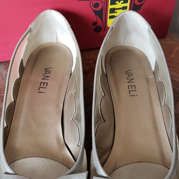 Size 8 M Vaneli Florice Flats in Opal Pearl w/ Box - Picture 4 of 8